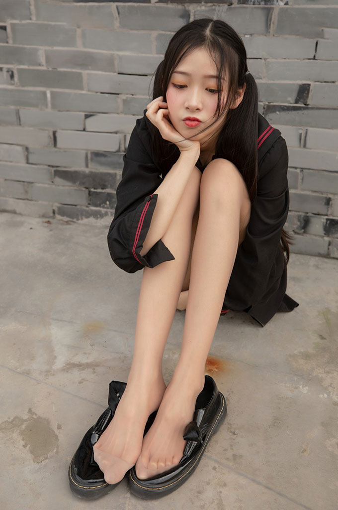 图片[2]-B025-纤细的美腿玉足-爱丝时刻