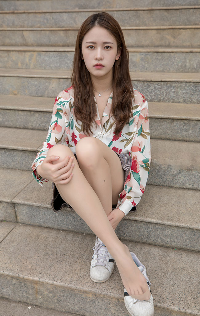 图片[2]-B043-宿舍楼的美脚女神-爱丝时刻