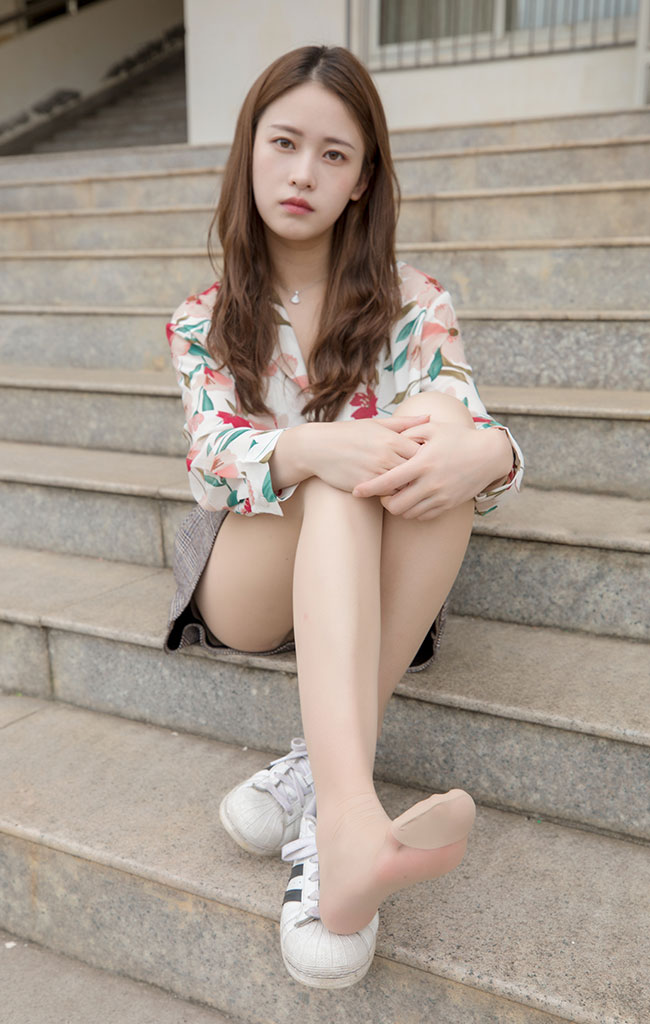 图片[4]-B043-宿舍楼的美脚女神-爱丝时刻