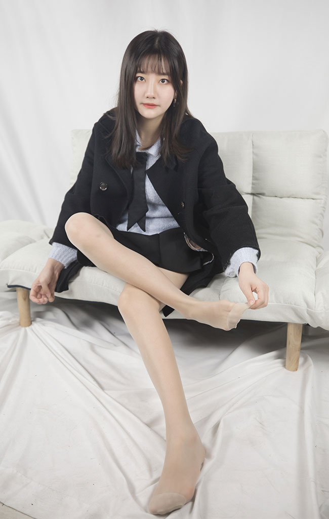 图片[2]-B046-风衣下的美腿-爱丝时刻