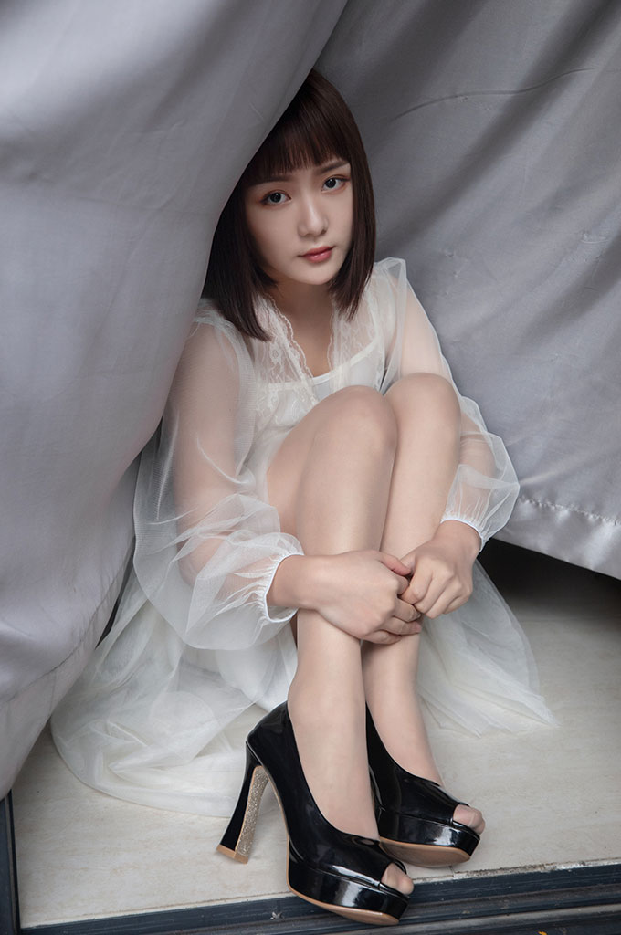 图片[2]-B097-透明白纱裙配高跟-爱丝时刻