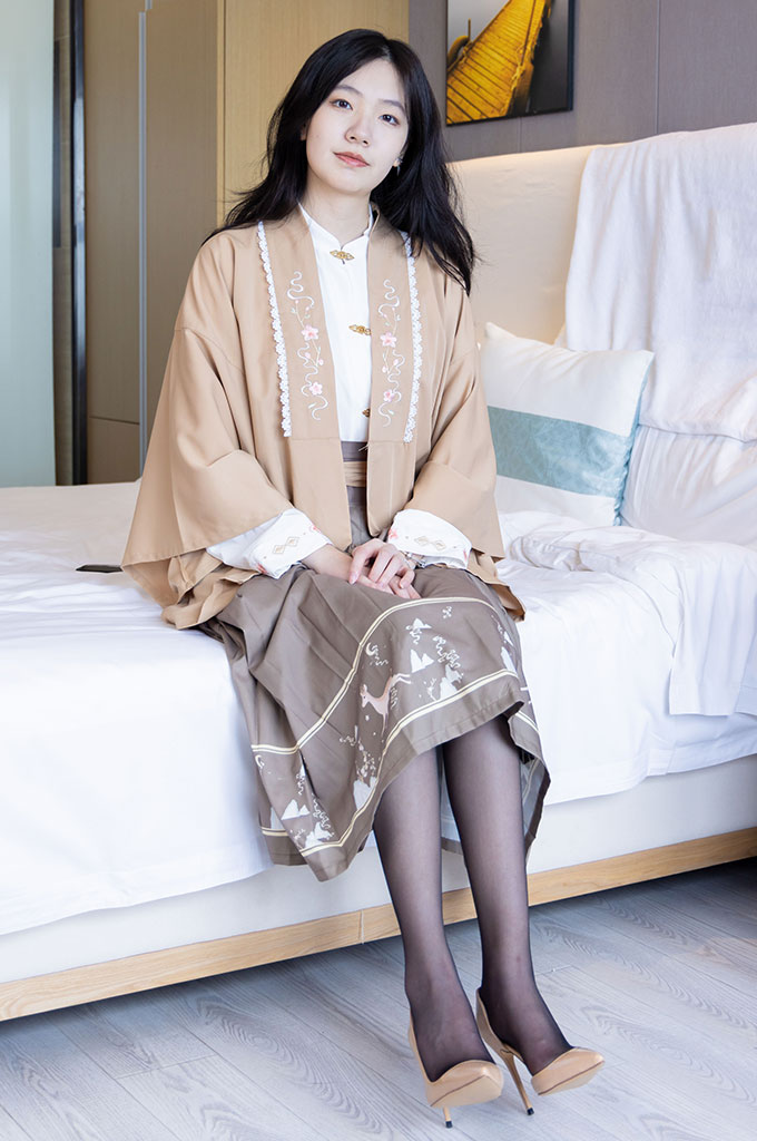 图片[2]-W159-两双高跟鞋、黑色丝袜、肉色丝袜-爱丝时刻