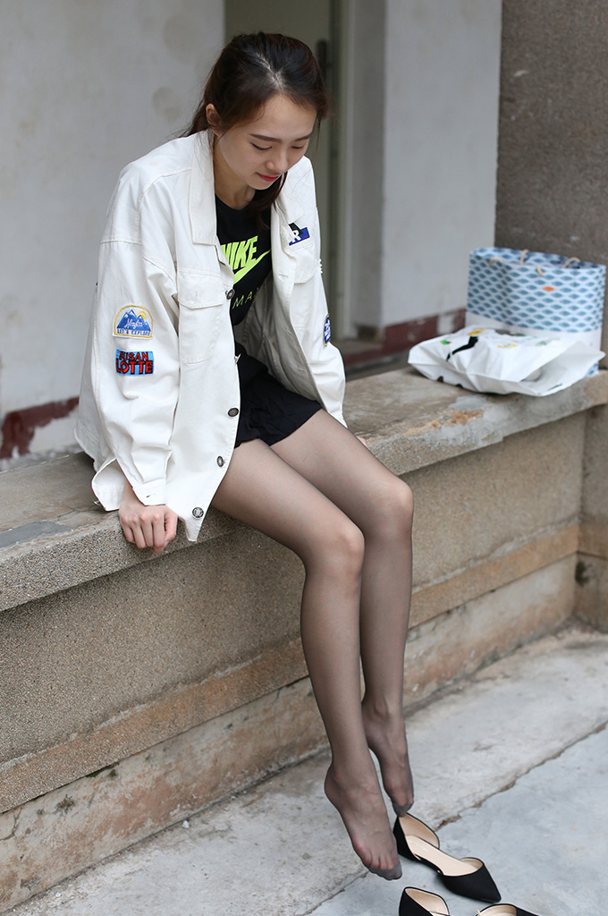 图片[2]-D036-穿黑丝的学姐-爱丝时刻